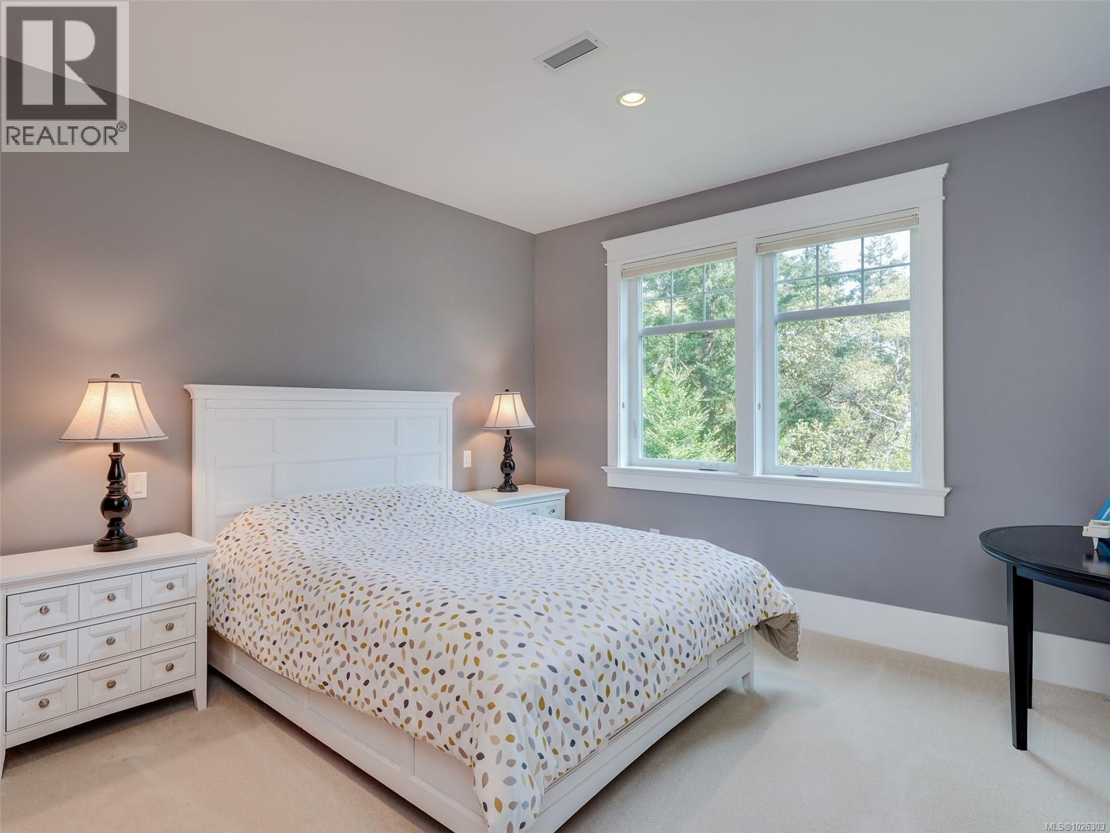  2615 Queenswood Drive, Saanich