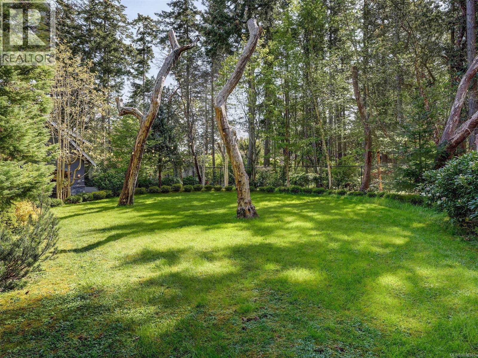  2615 Queenswood Drive, Saanich