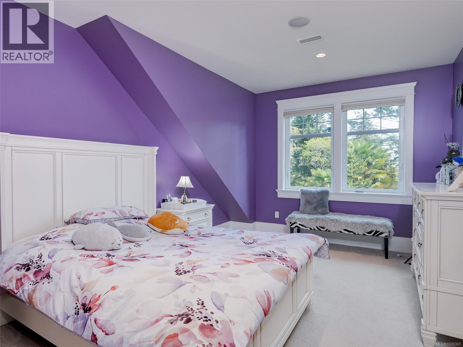  2615 Queenswood Drive, Saanich