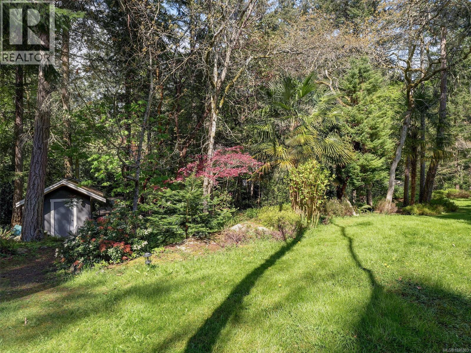  2615 Queenswood Drive, Saanich