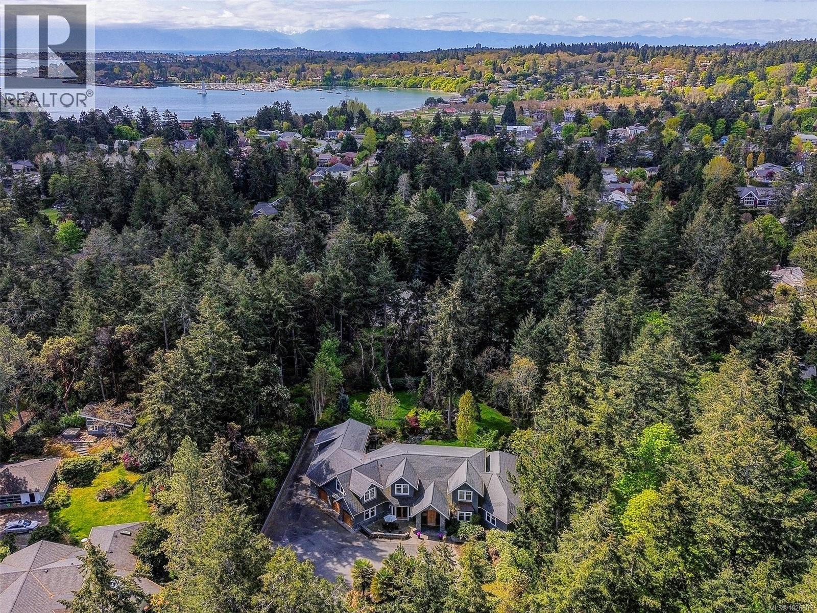  2615 Queenswood Drive, Saanich