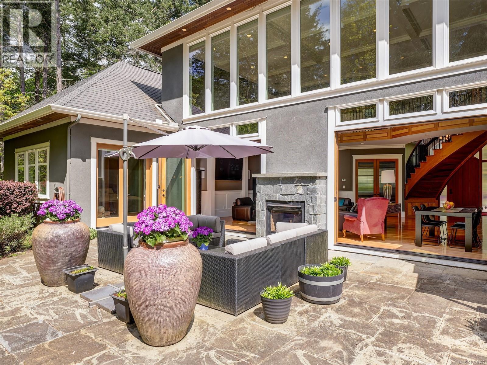  2615 Queenswood Drive, Saanich