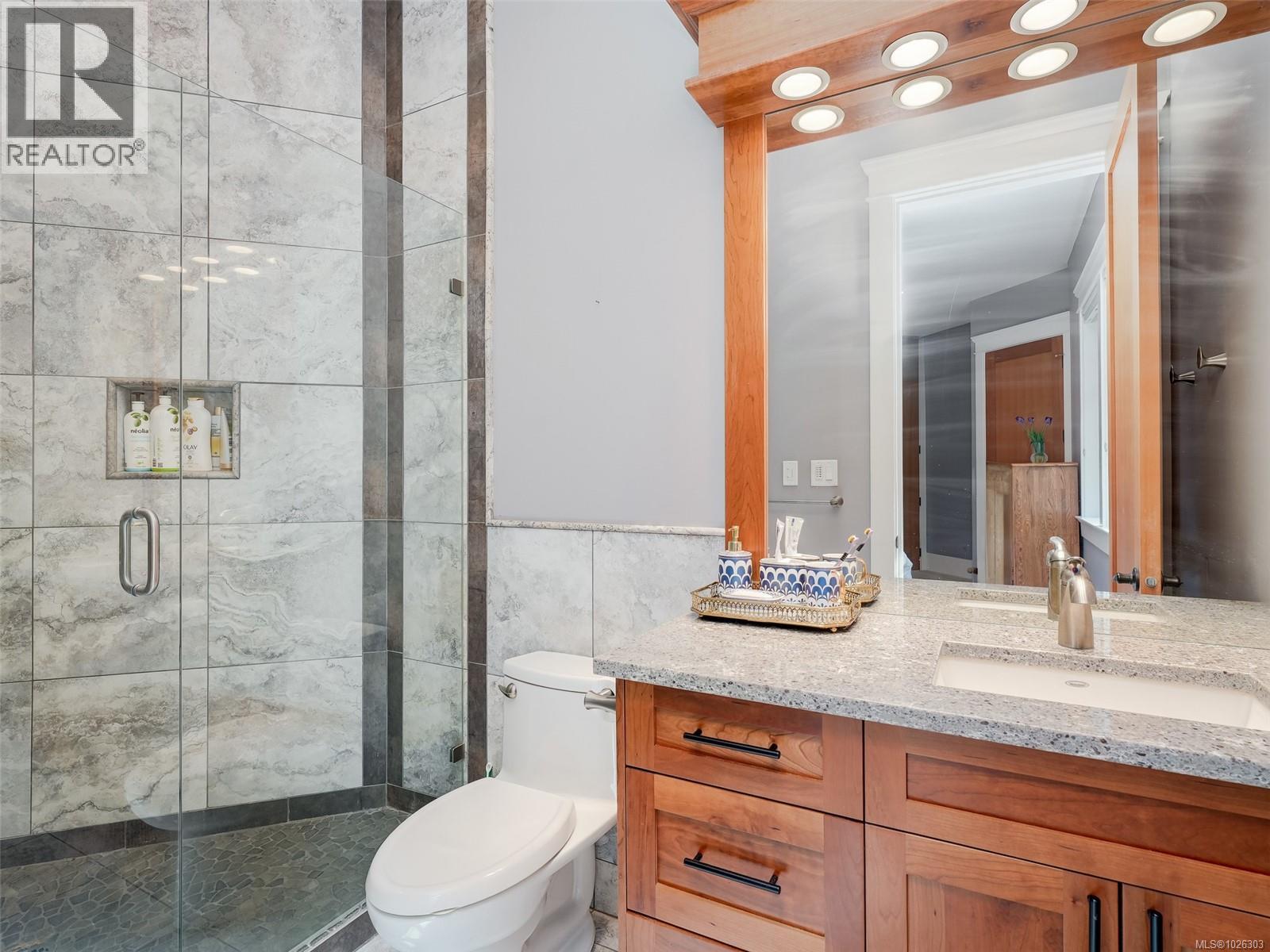  2615 Queenswood Drive, Saanich