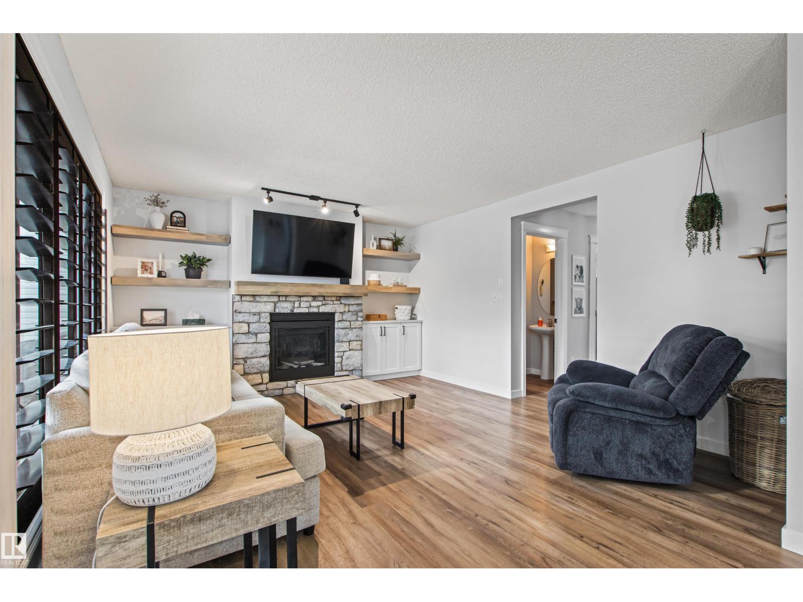 16 DESEVIGNY PL, St. Albert