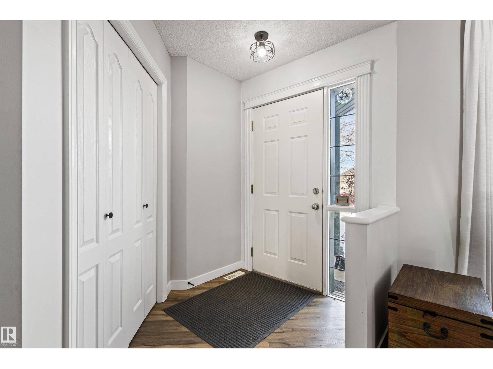 16 DESEVIGNY PL, St. Albert