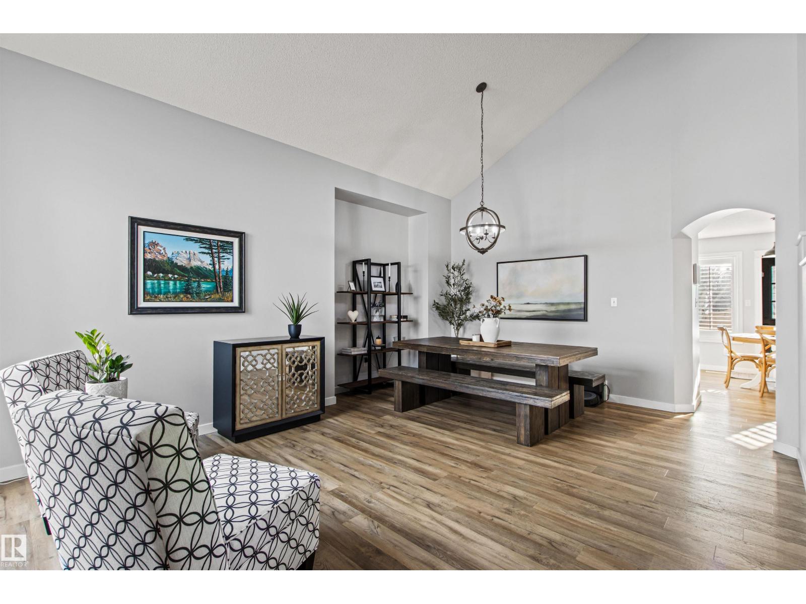 16 DESEVIGNY PL, St. Albert