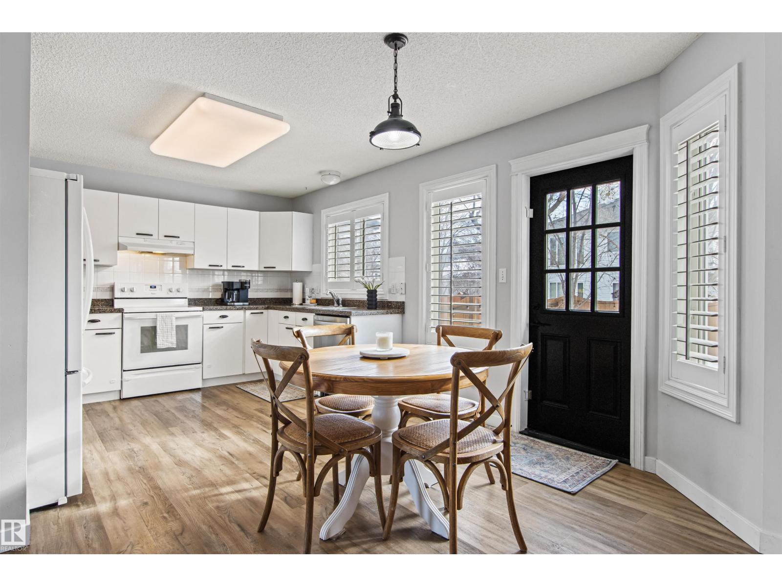 16 DESEVIGNY PL, St. Albert