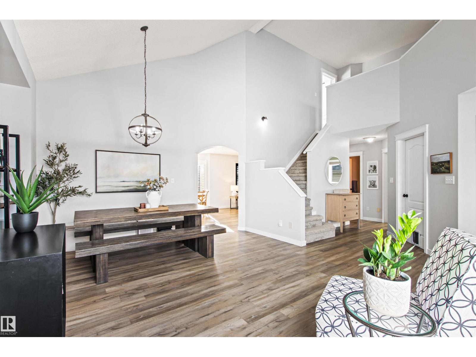 16 DESEVIGNY PL, St. Albert