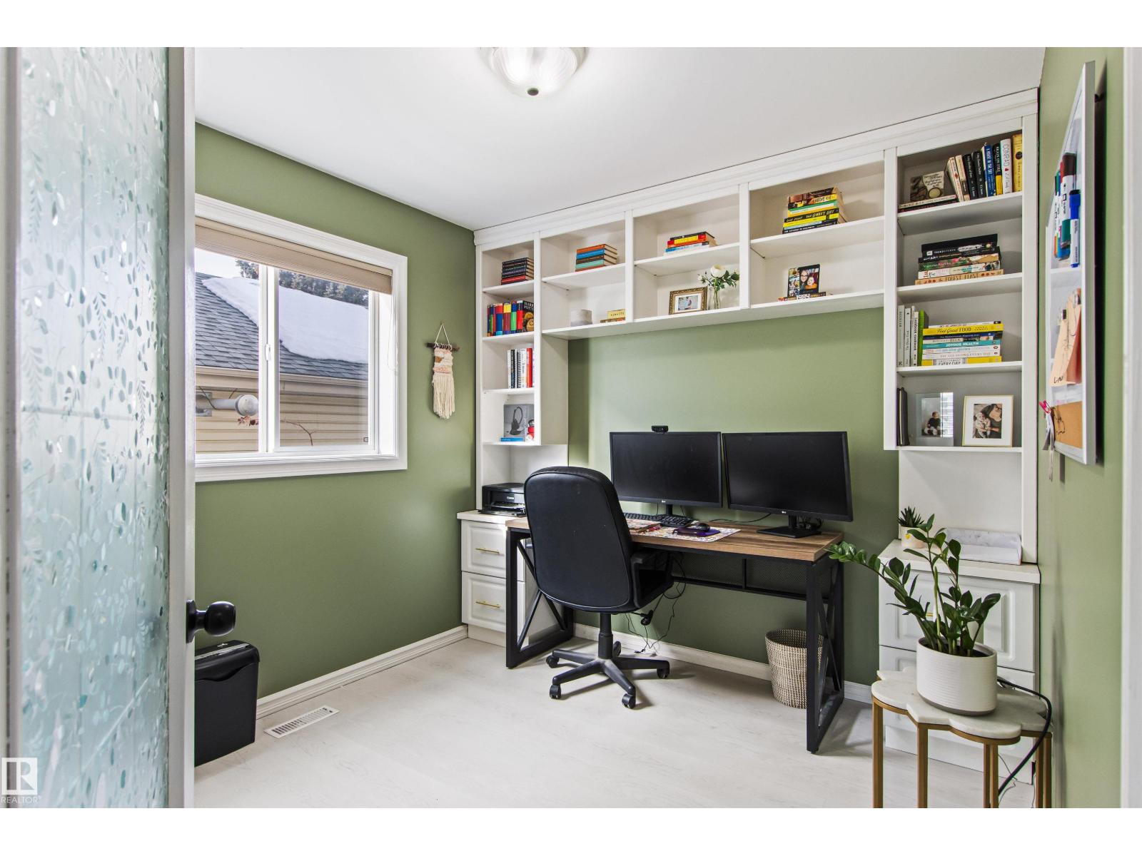 16 DESEVIGNY PL, St. Albert