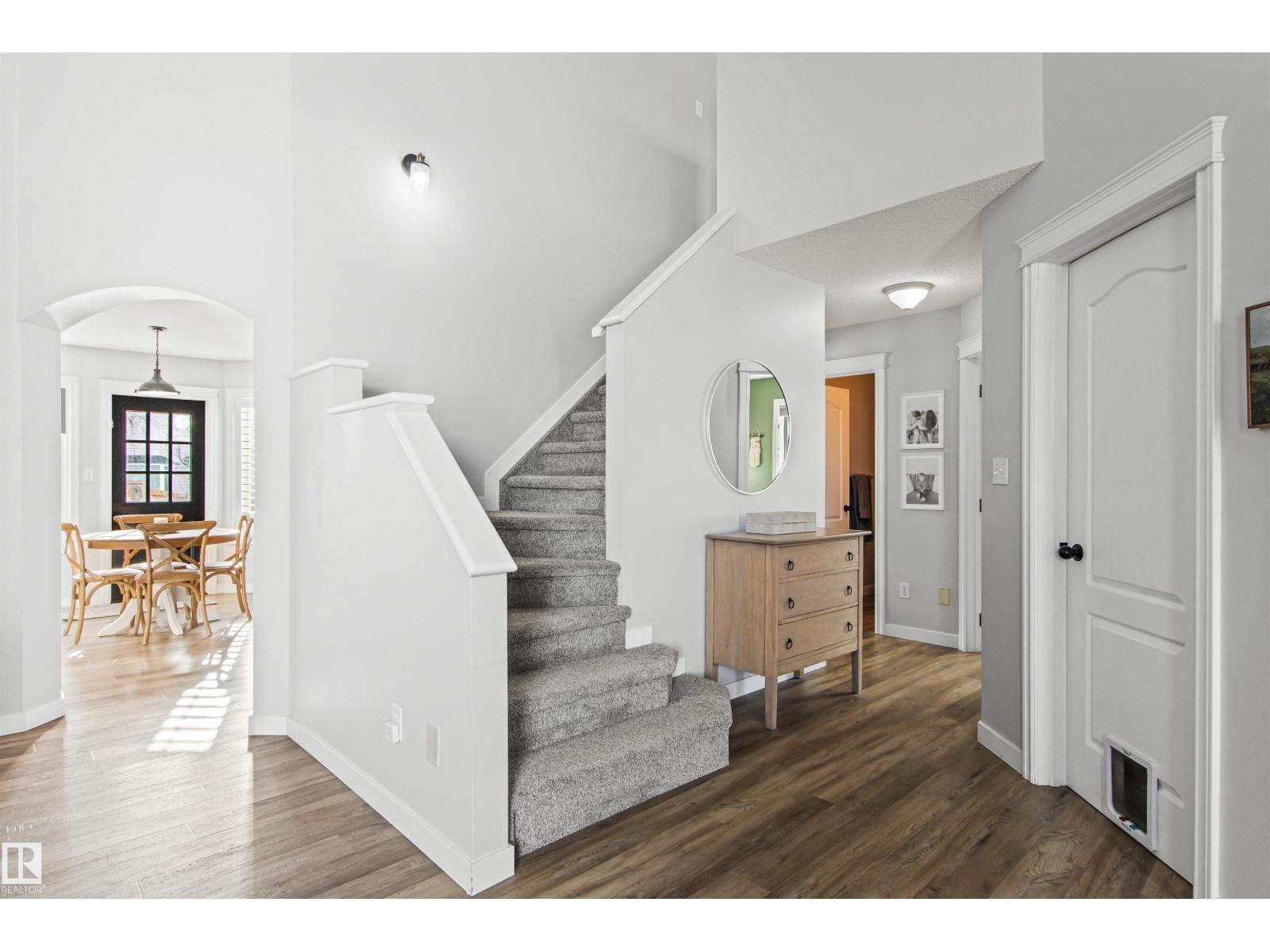 16 DESEVIGNY PL, St. Albert