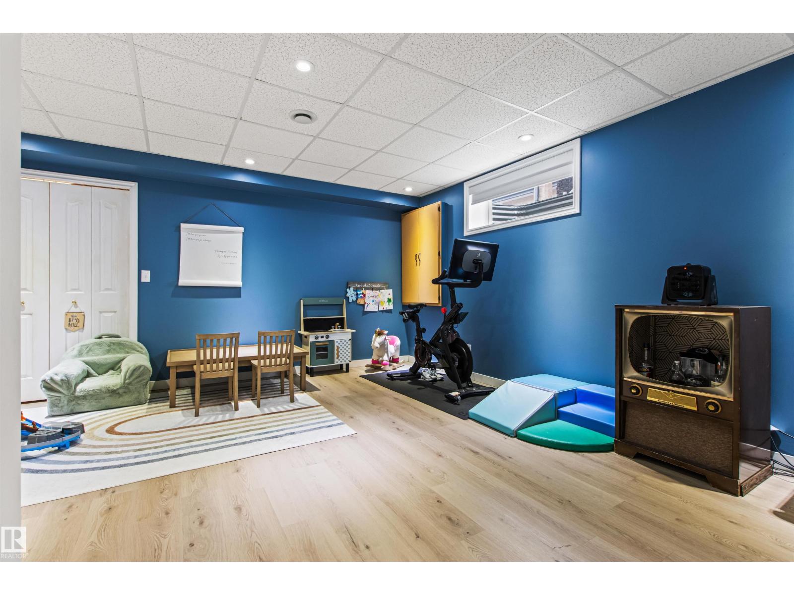 16 DESEVIGNY PL, St. Albert