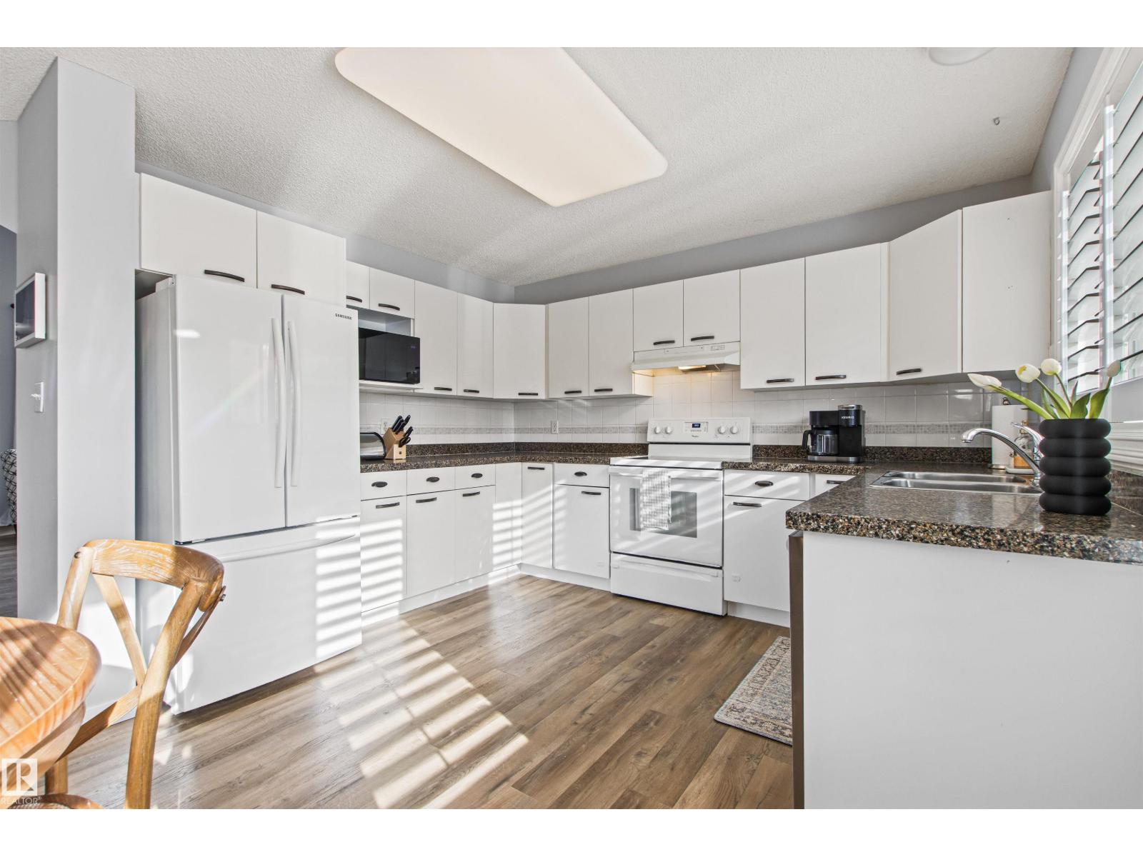 16 DESEVIGNY PL, St. Albert