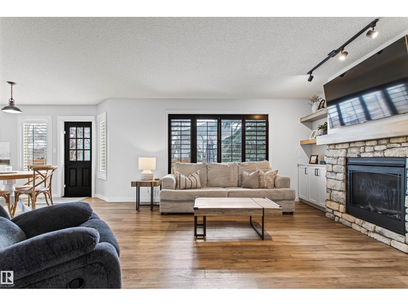 16 DESEVIGNY PL, St. Albert