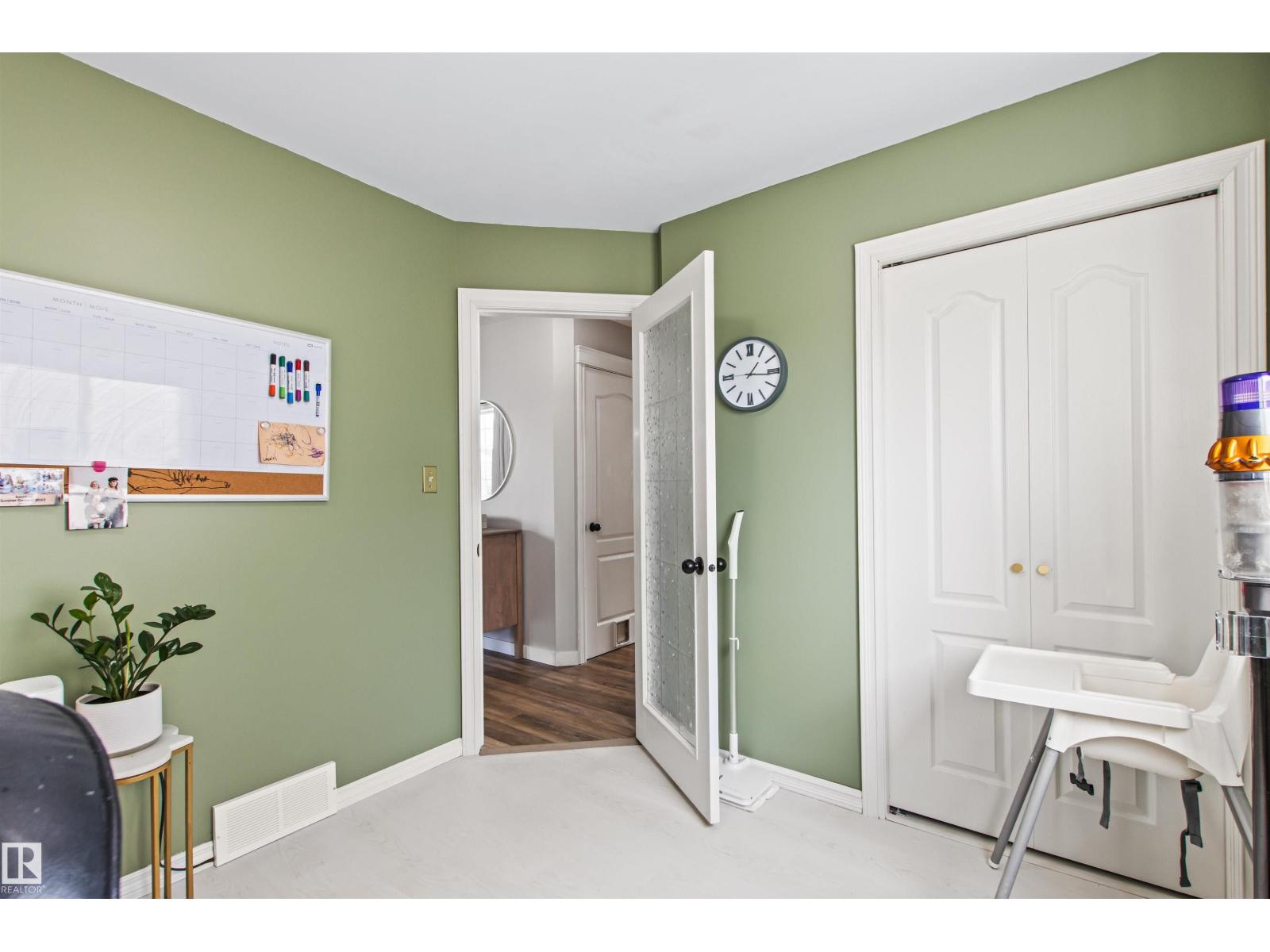 16 DESEVIGNY PL, St. Albert