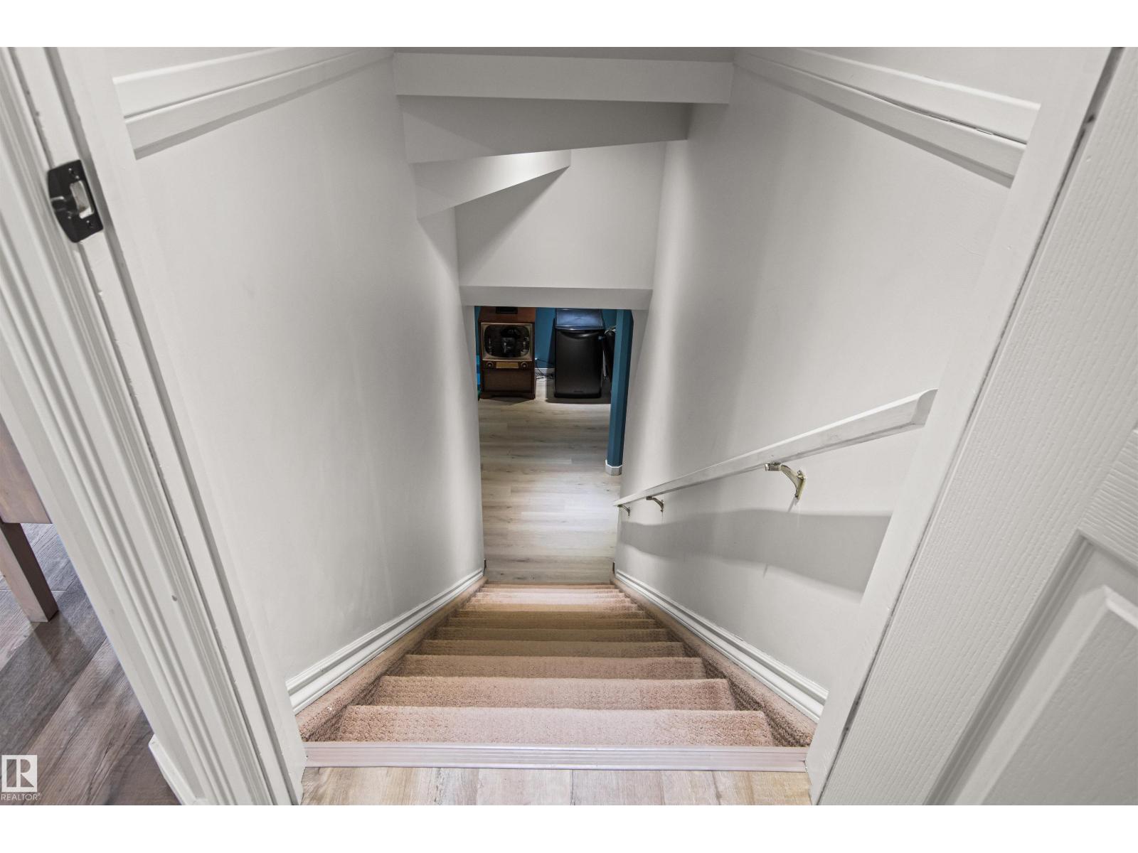 16 DESEVIGNY PL, St. Albert