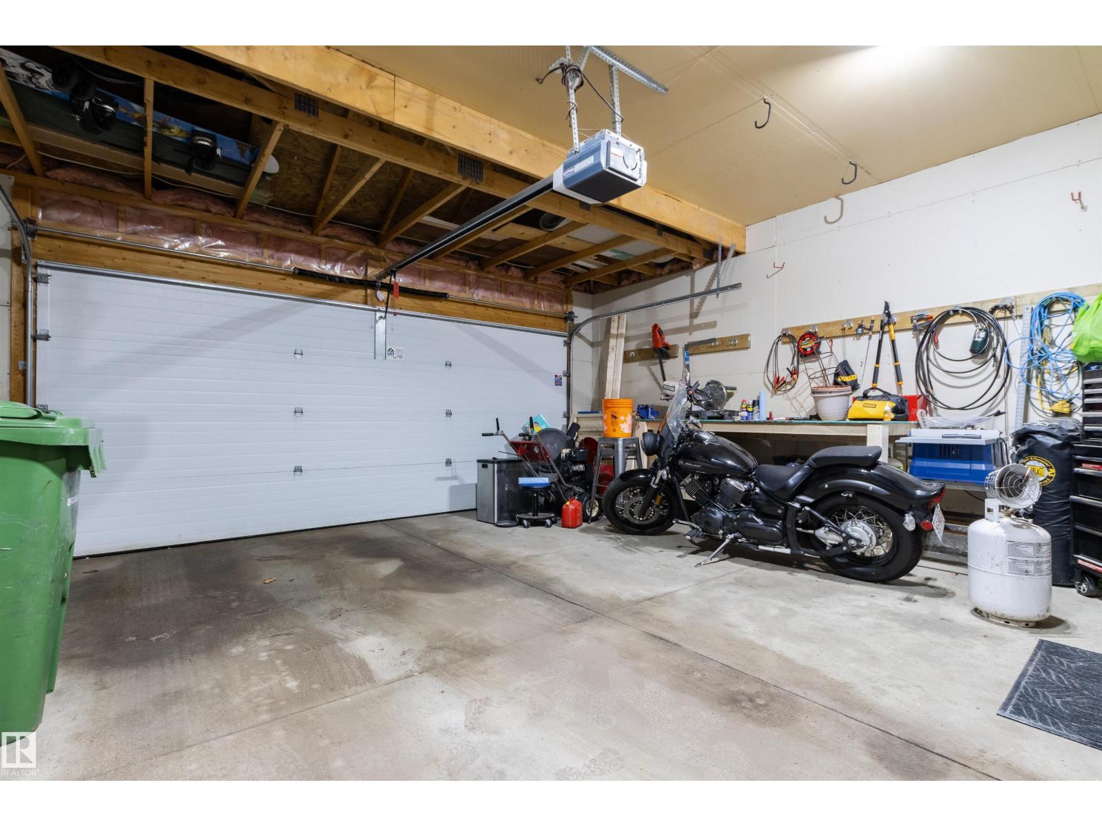 16 DESEVIGNY PL, St. Albert