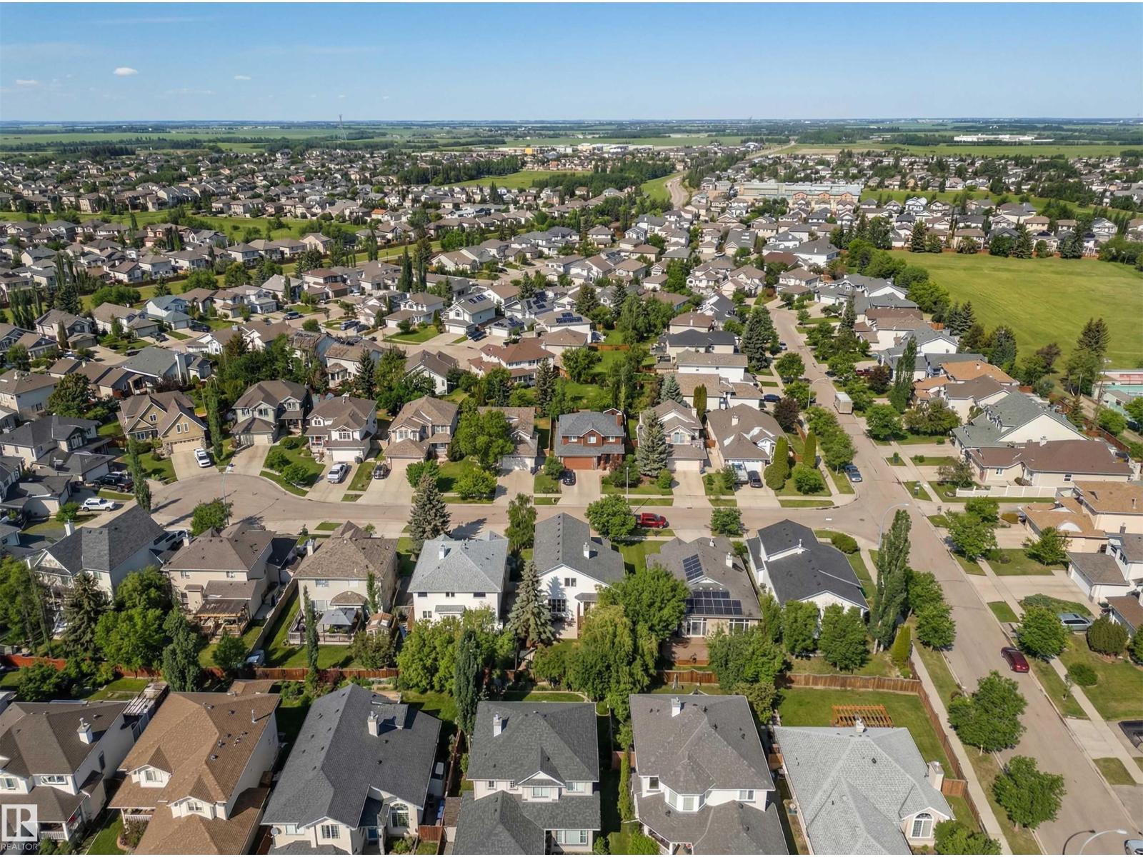 16 DESEVIGNY PL, St. Albert