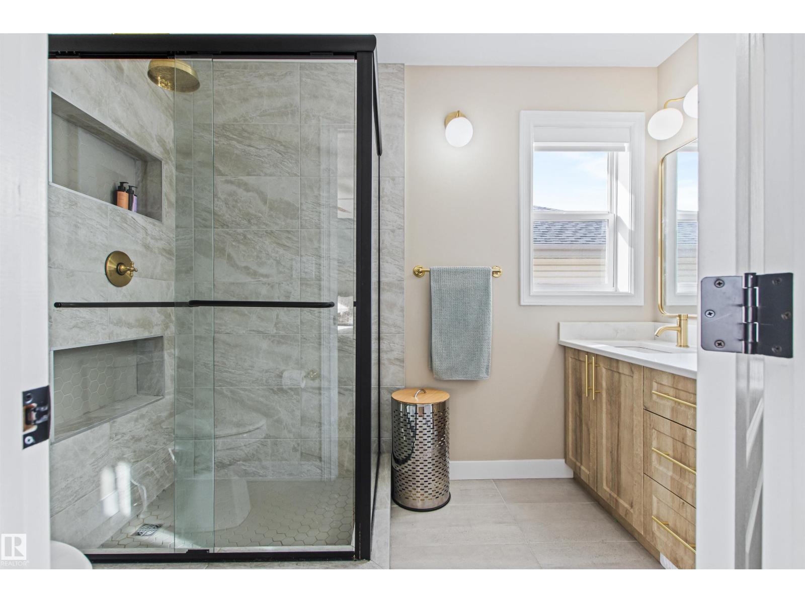 16 DESEVIGNY PL, St. Albert