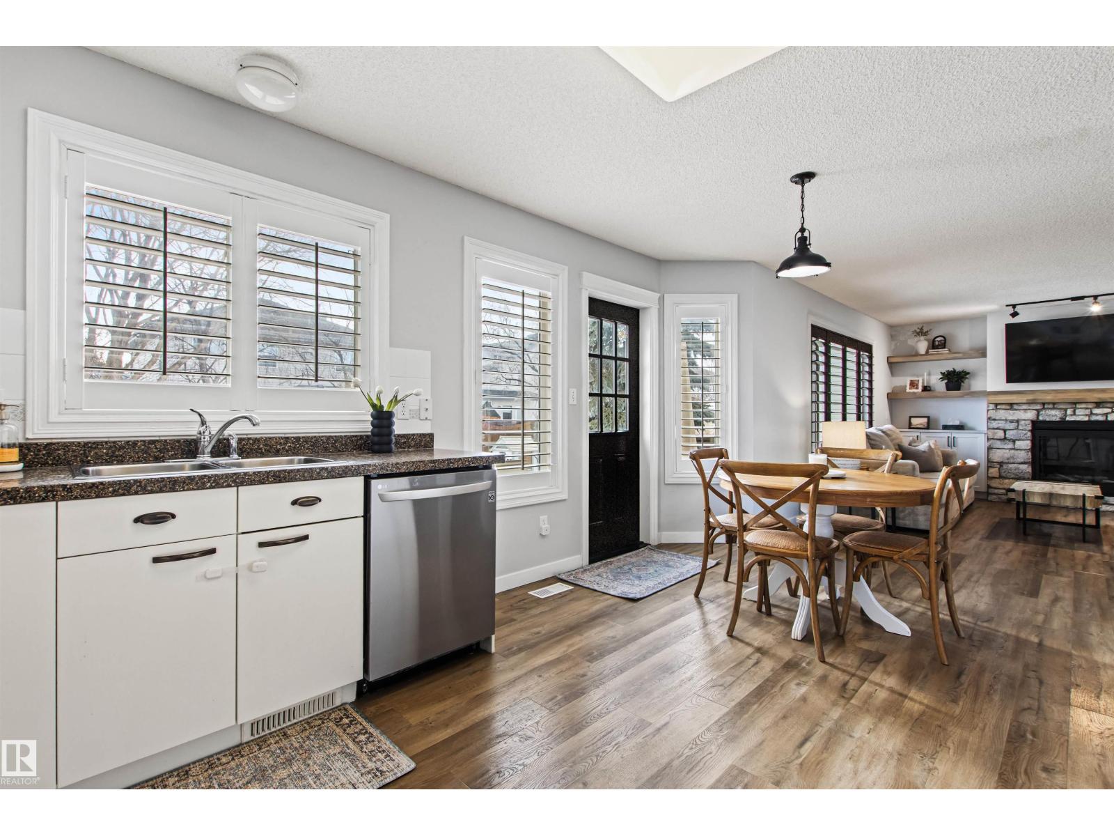 16 DESEVIGNY PL, St. Albert