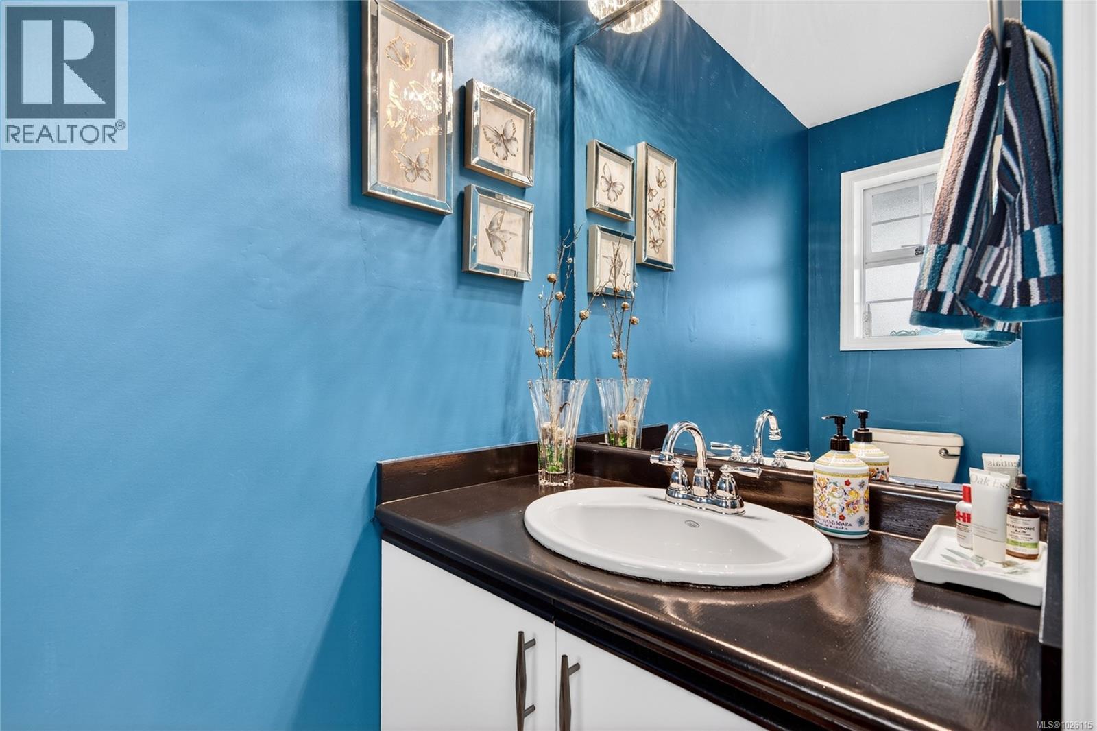 8 2200 Manor Dr, Comox