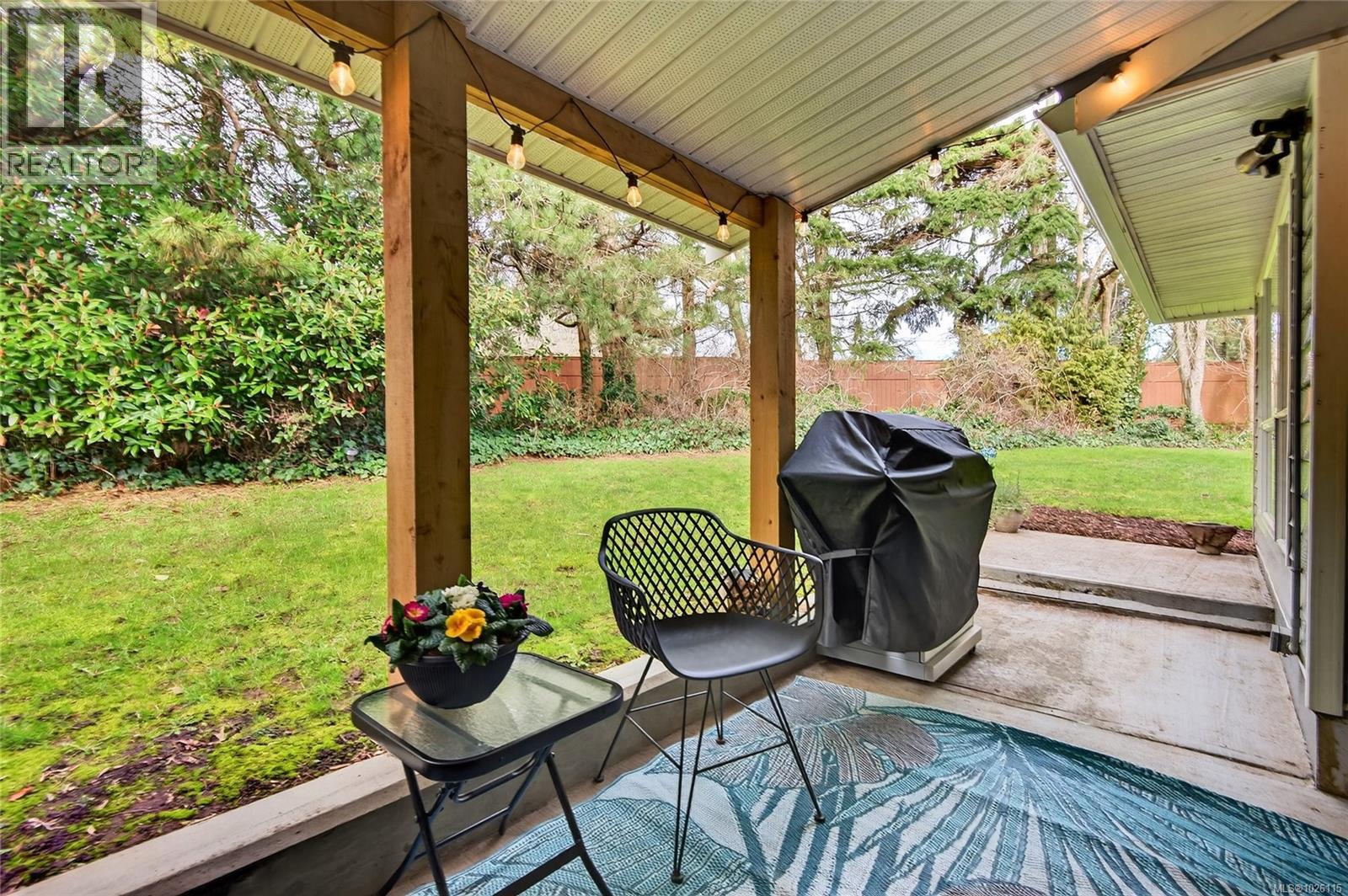 8 2200 Manor Dr, Comox