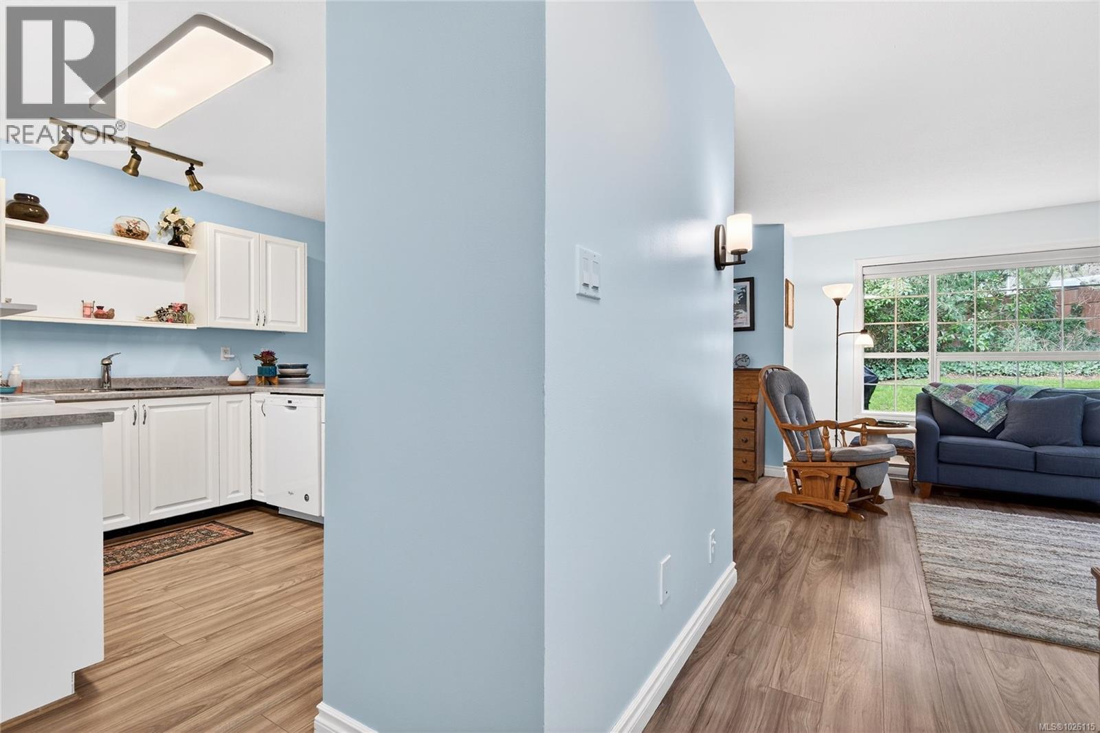 8 2200 Manor Dr, Comox