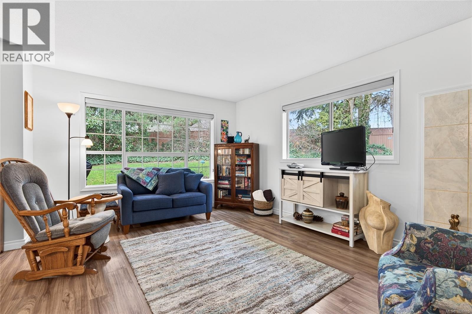 8 2200 Manor Dr, Comox