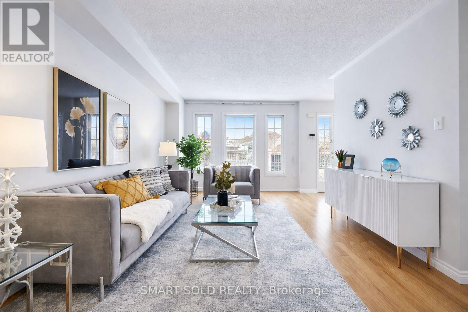 704 Castlemore photo 4