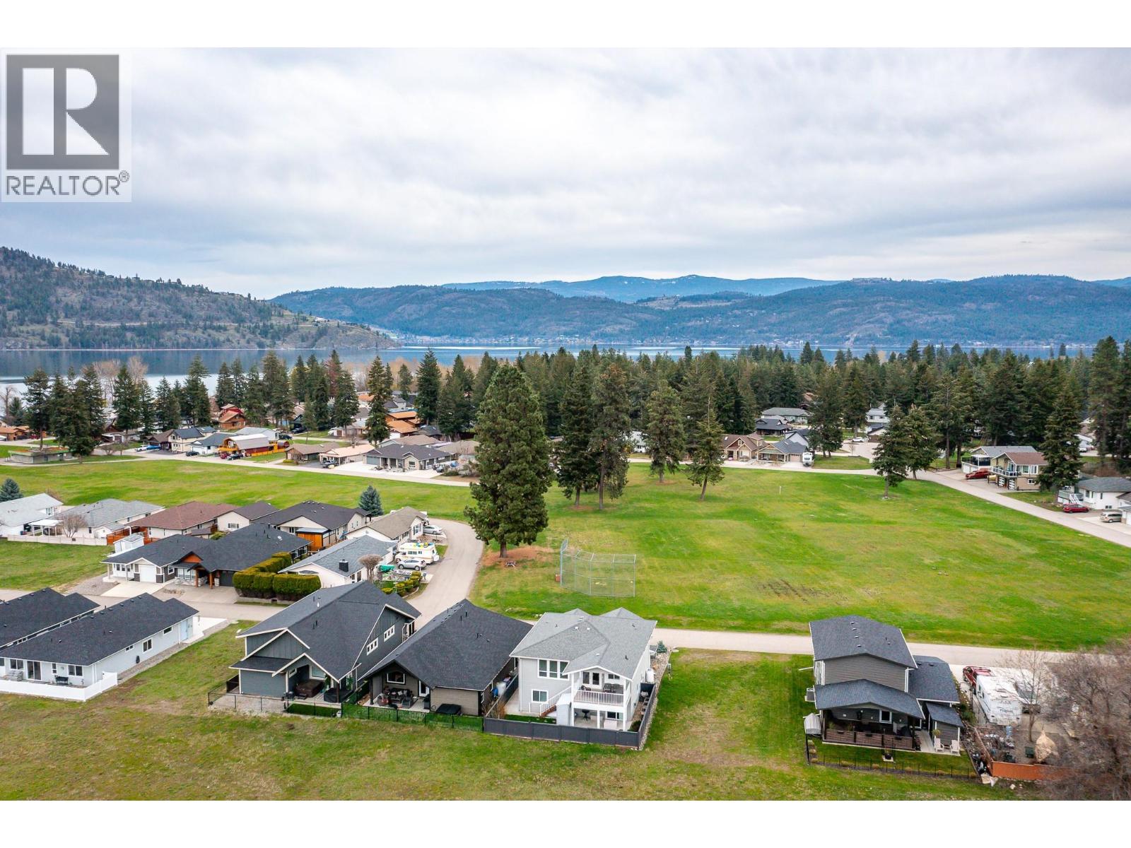 533 Loon Avenue - 52