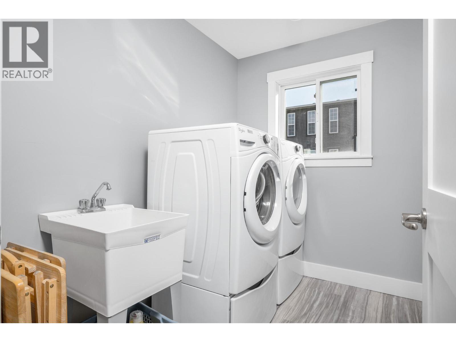 533 Loon Avenue - 8