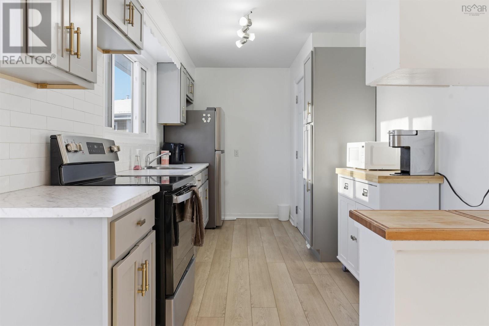 Property 11 of 25 of 16/18 Clearview Street