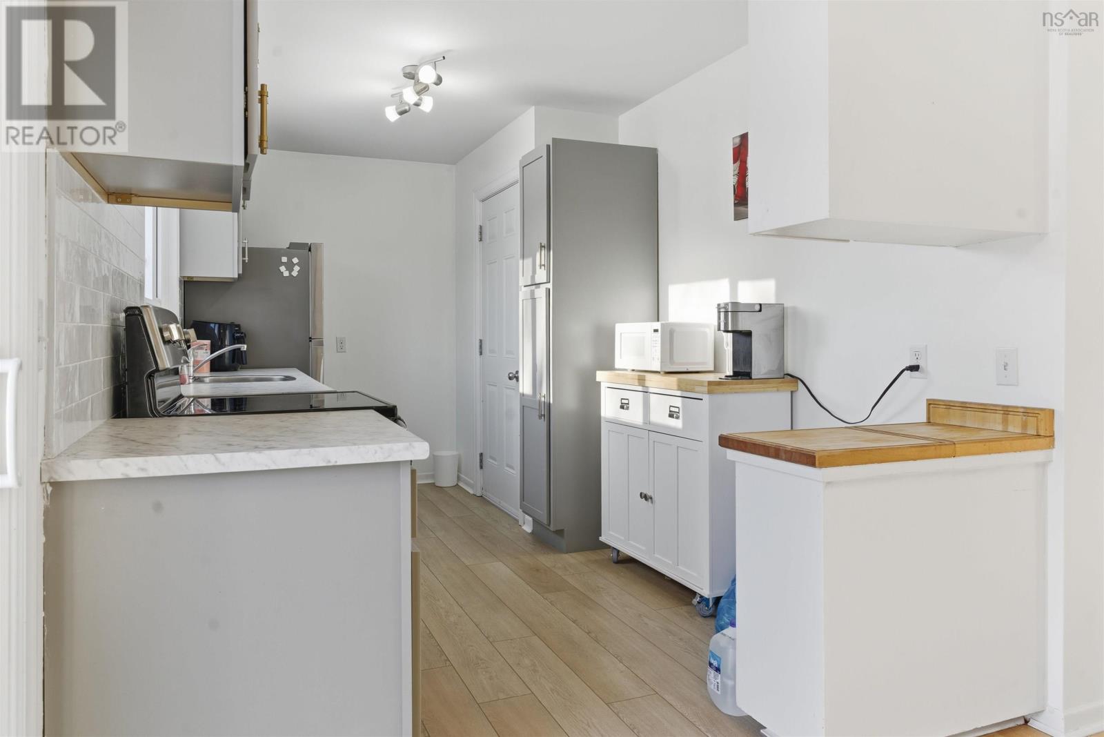 Property 12 of 25 of 16/18 Clearview Street