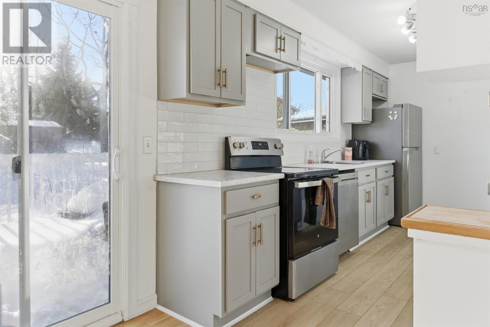 Property 13 of 25 of 16/18 Clearview Street