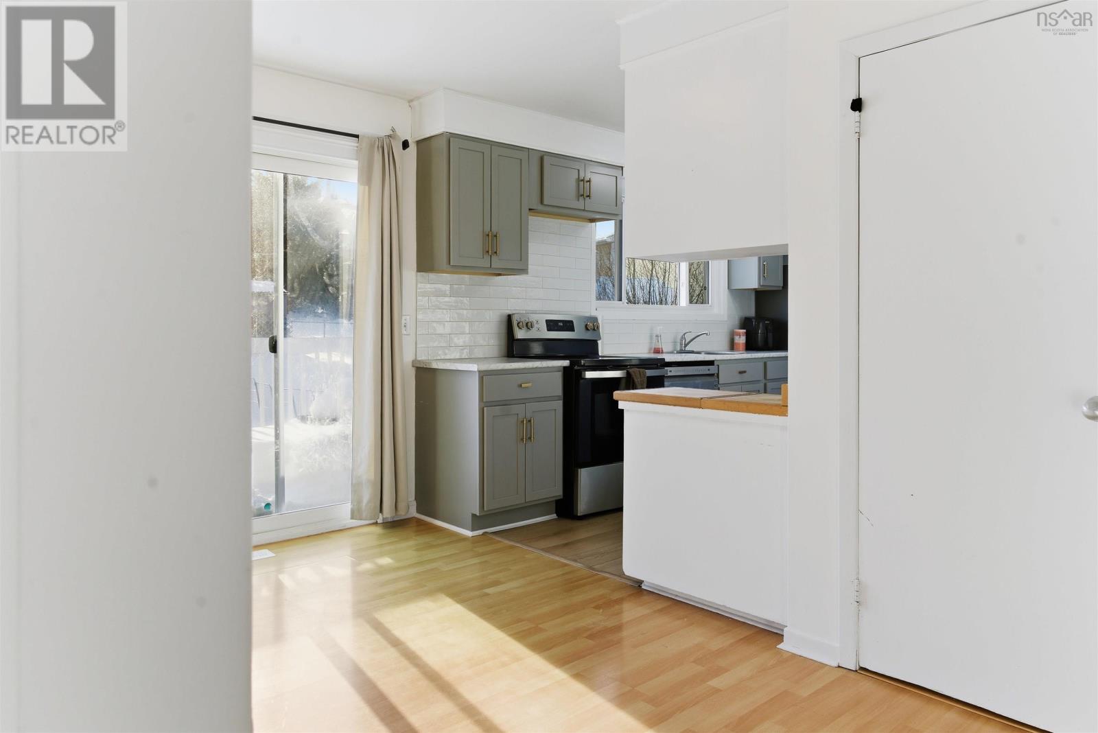 Property 18 of 25 of 16/18 Clearview Street