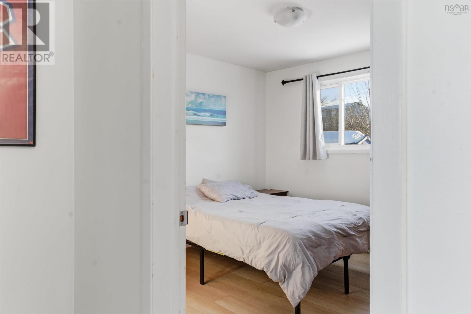 Property 20 of 25 of 16/18 Clearview Street