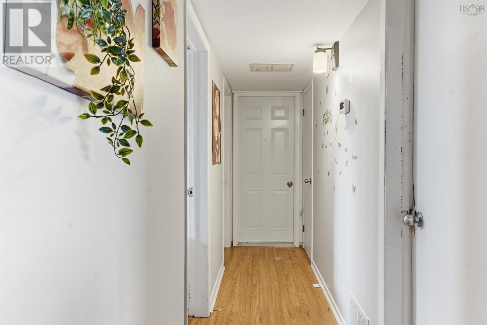 Property 22 of 25 of 16/18 Clearview Street