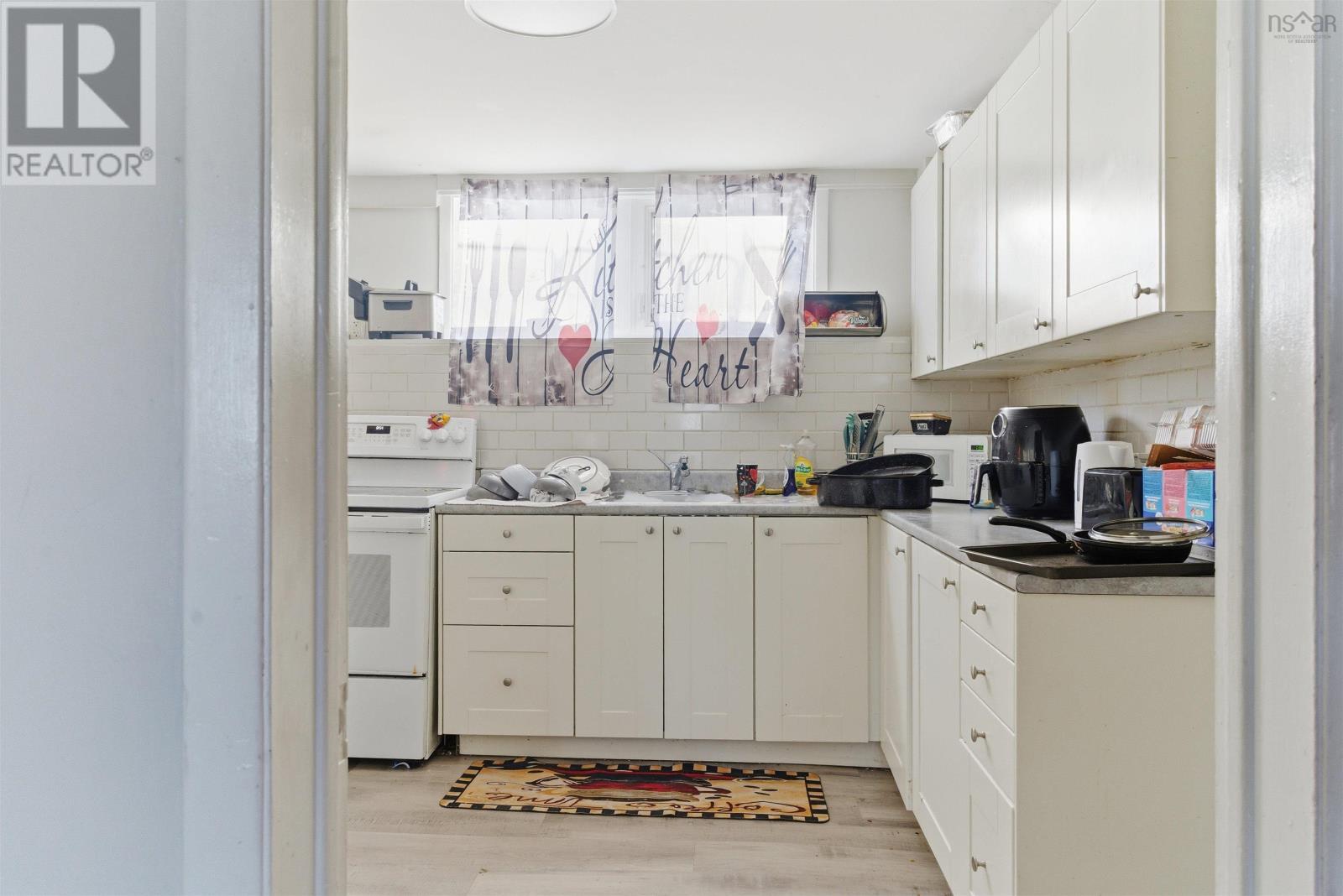 Property 24 of 25 of 16/18 Clearview Street