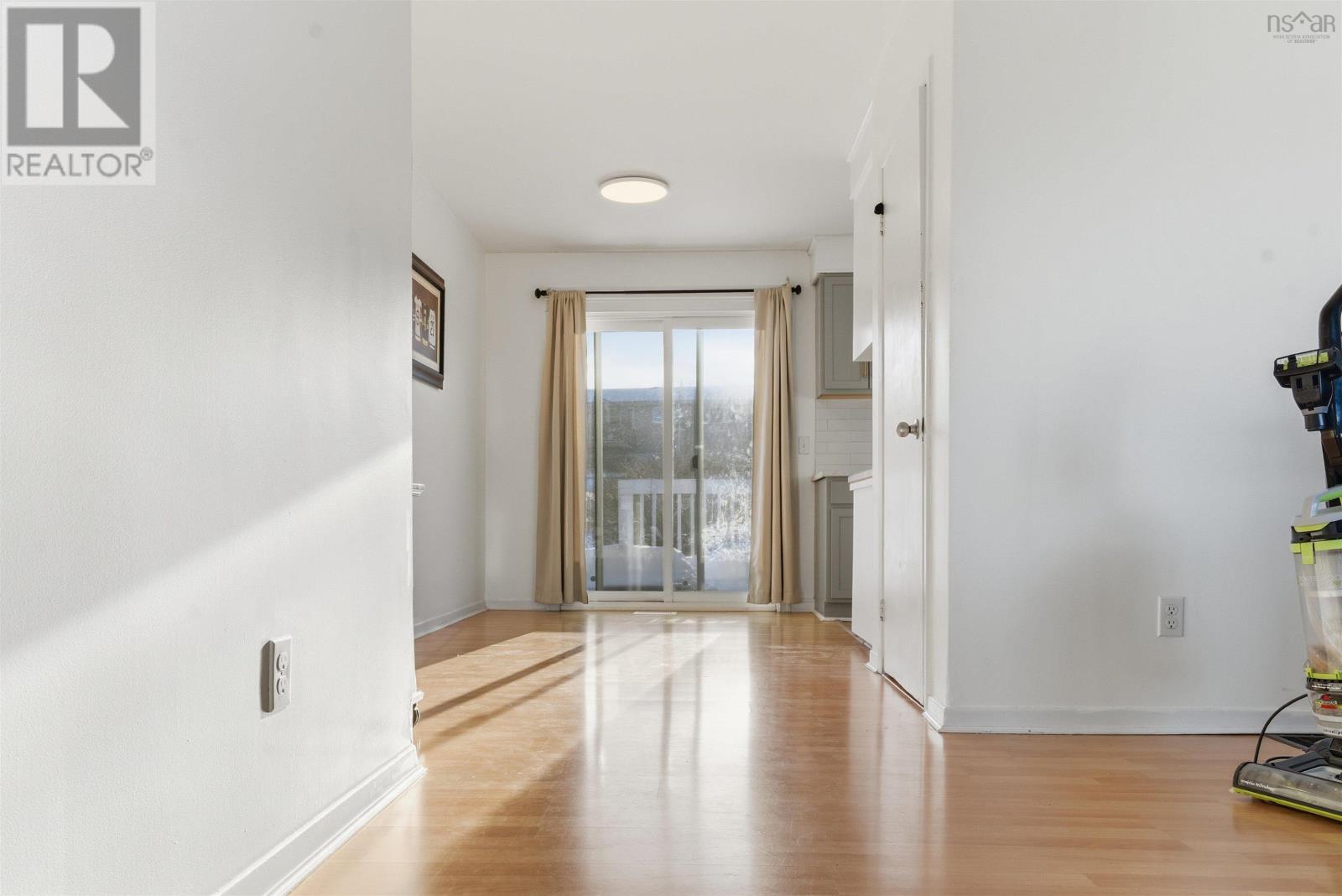 Property 5 of 25 of 16/18 Clearview Street