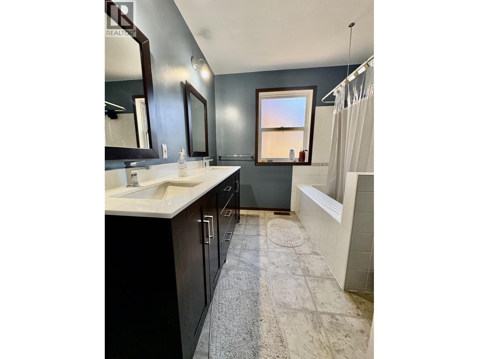 68 BABINE STREET, Kitimat