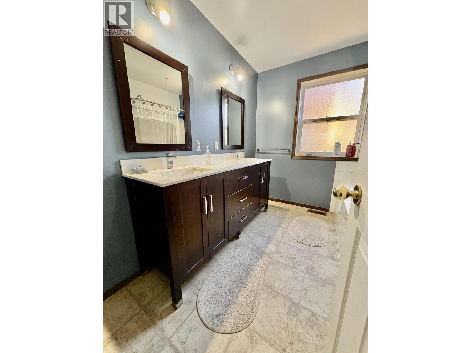 68 BABINE STREET, Kitimat