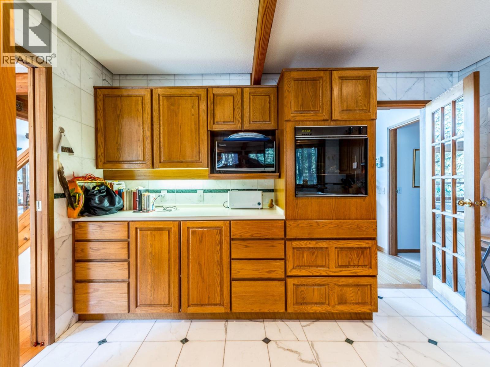 6643 SVEN ROAD, Horse Lake