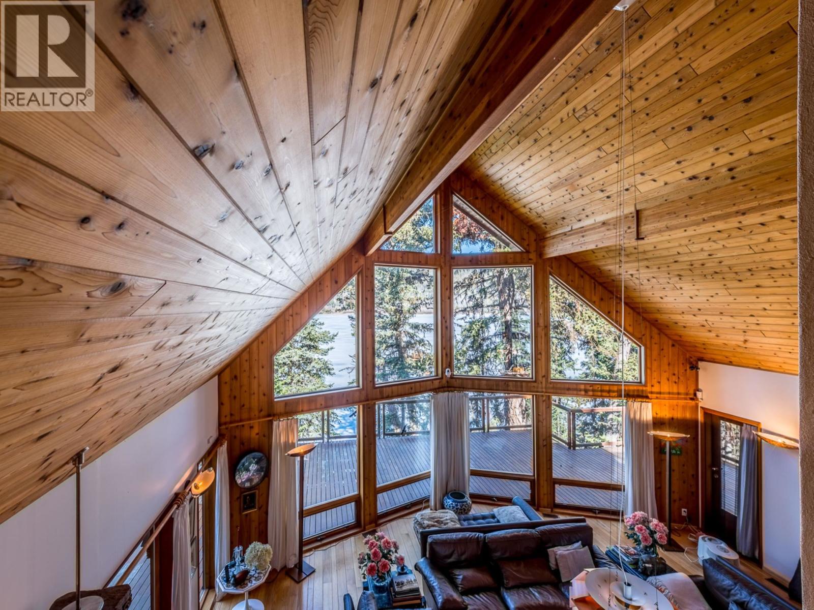 6643 SVEN ROAD, Horse Lake