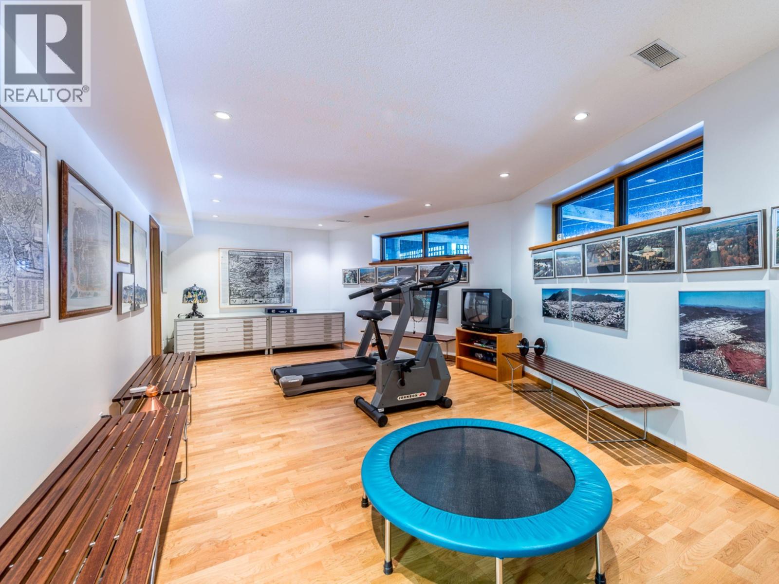 6643 SVEN ROAD, Horse Lake