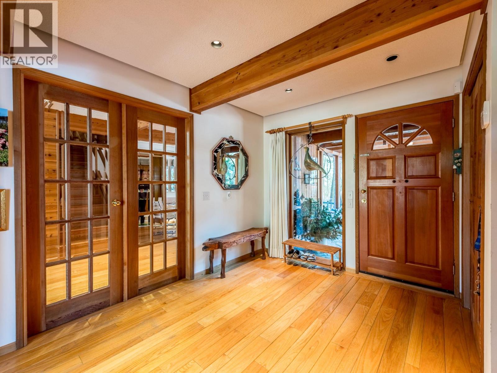 6643 SVEN ROAD, Horse Lake