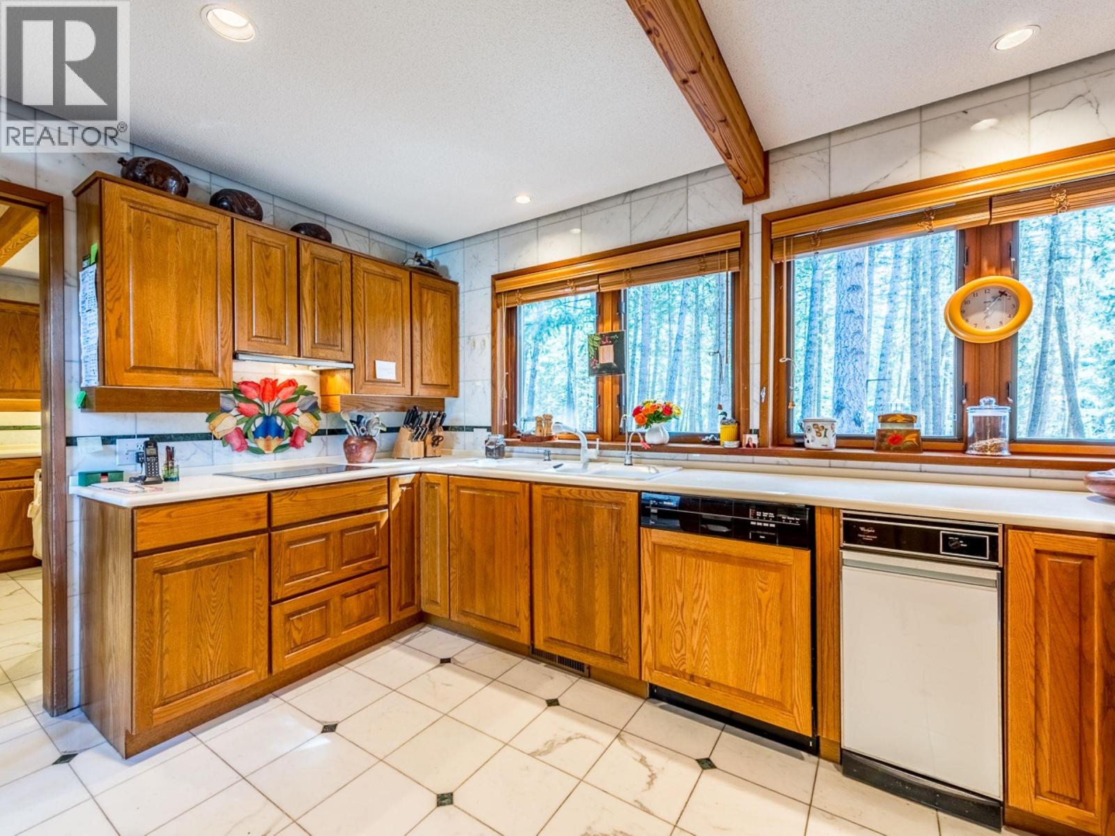 6643 SVEN ROAD, Horse Lake