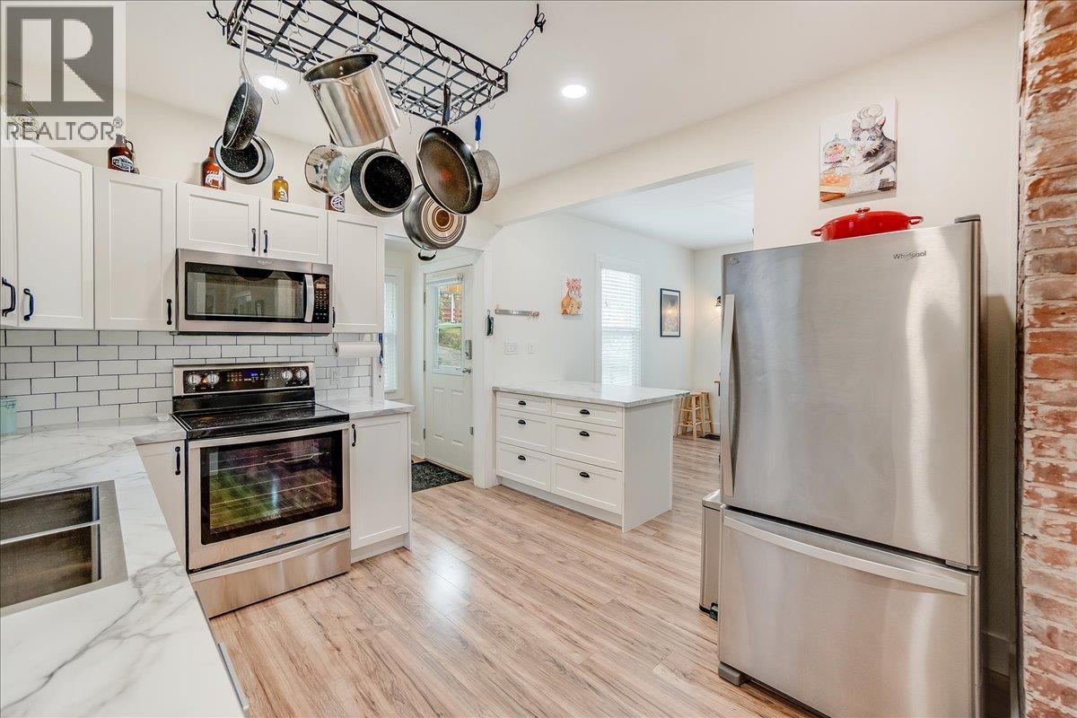 1667 CEDAR Avenue, Trail