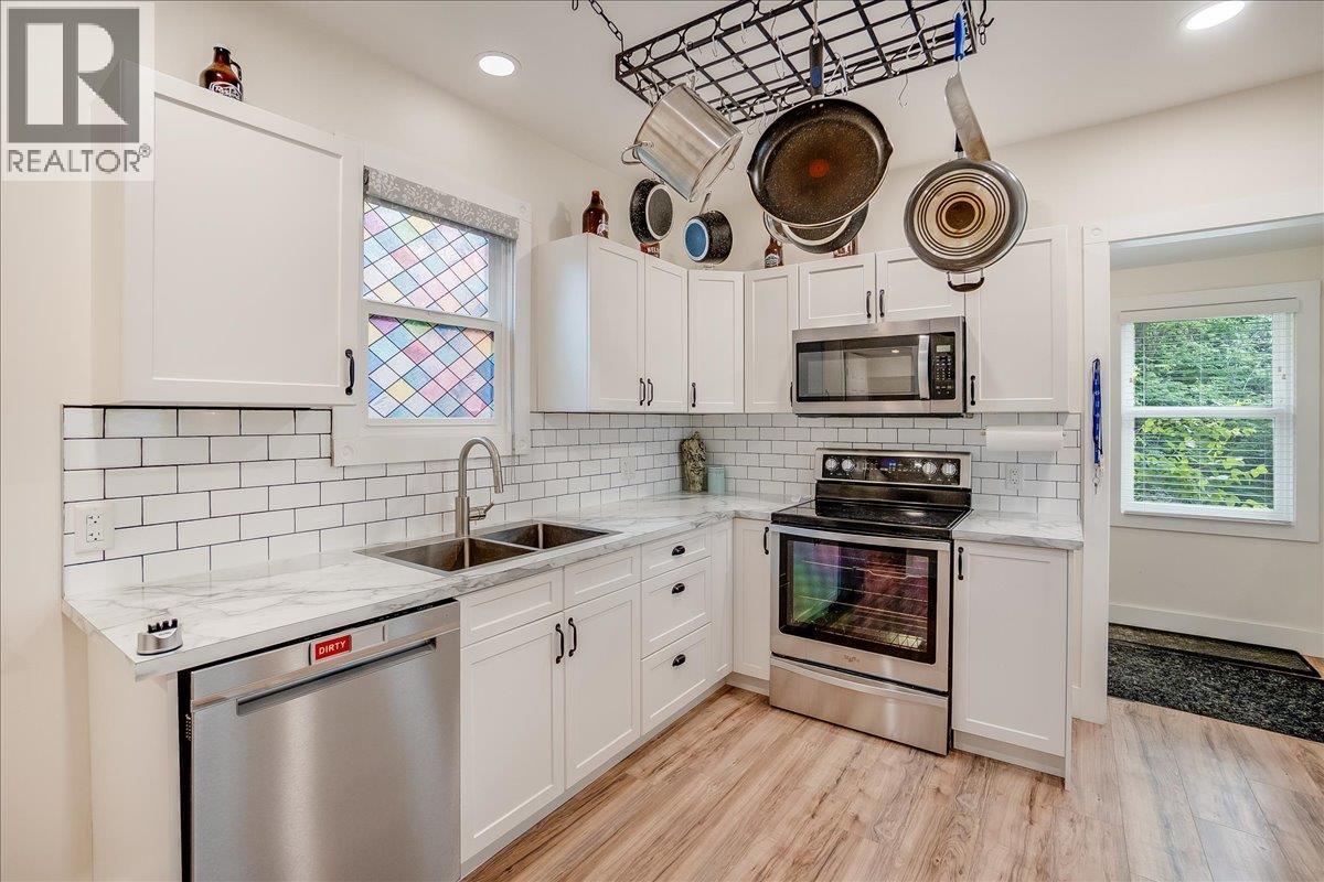 1667 CEDAR Avenue, Trail