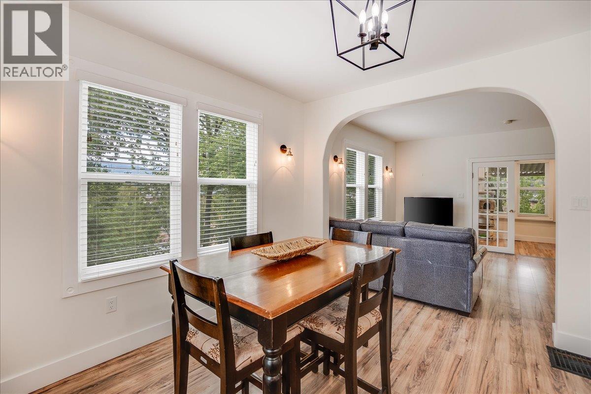 1667 CEDAR Avenue, Trail