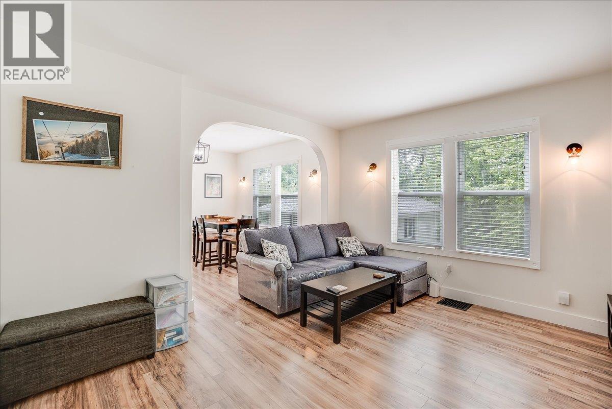 1667 CEDAR Avenue, Trail