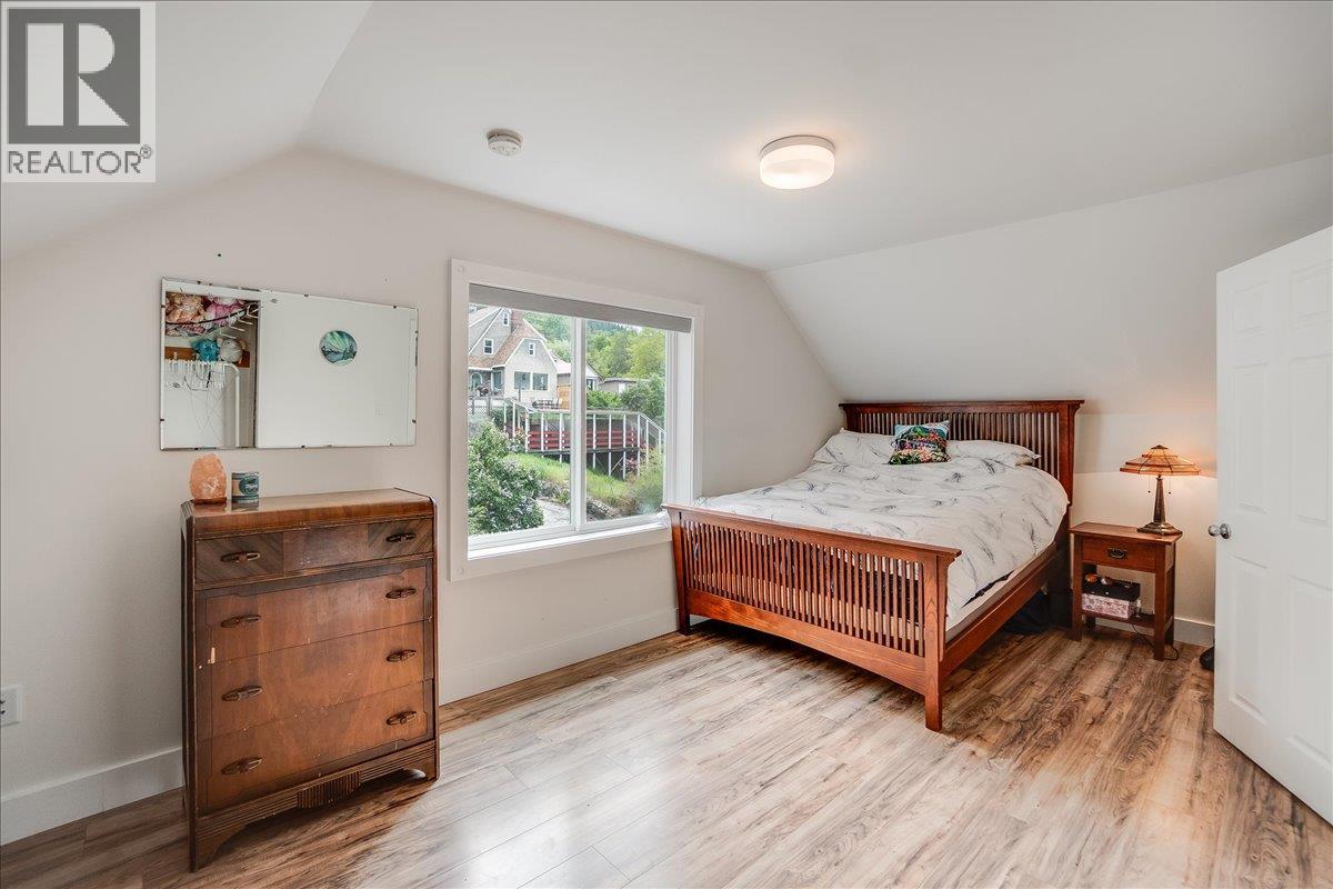 1667 CEDAR Avenue, Trail